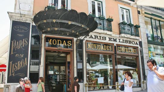 Lisboa Não Sejas Francesa: When Lisbon First Feared Overtourism and Foreign Influence taken Lisbonne (culture)