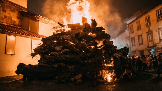 From Bonfires to 12 Raisins: Fun and Meaningful Portuguese Holiday Traditions taken Natal (holidays)