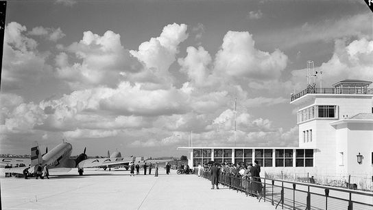 How to Avoid the Long Lines at Lisbon Airport: Smarter Ways to Arrive in Portugal taken LIS